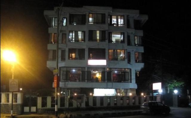 Hotel Imperial Lake View Srīnagar Exteriör bild